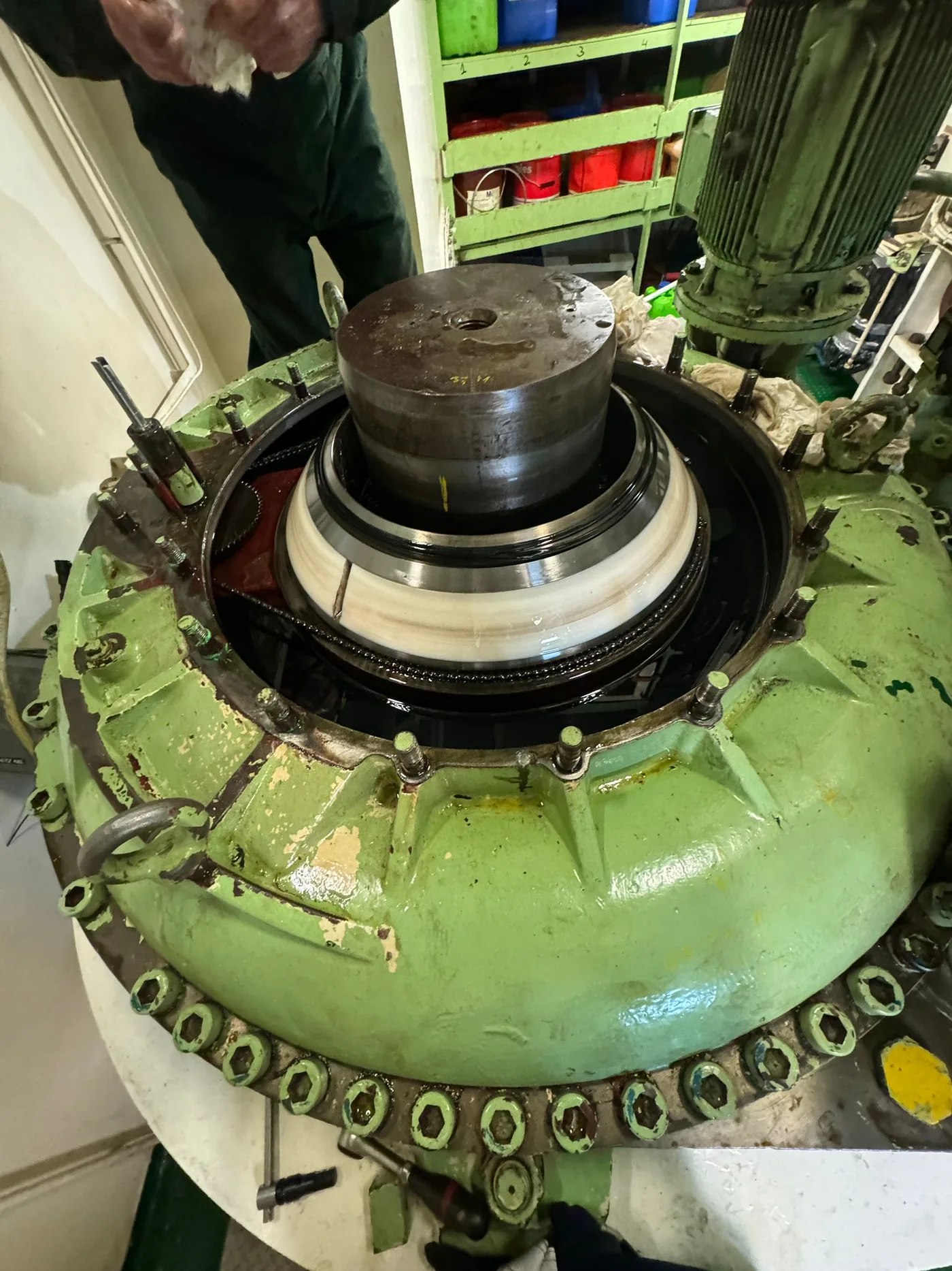 M/V GREEN AUSTEVOLL / Wymiana uszczelnień maszyny sterowej